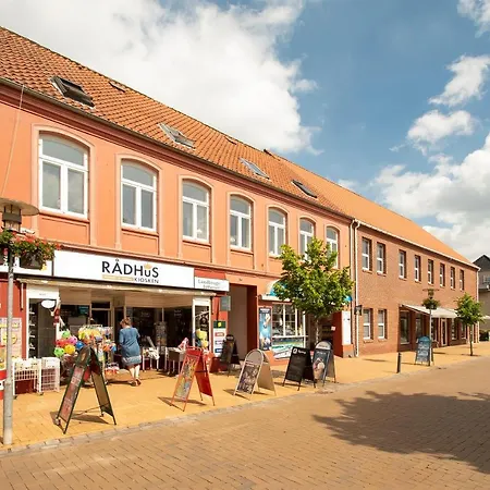 Apartment Town Square *